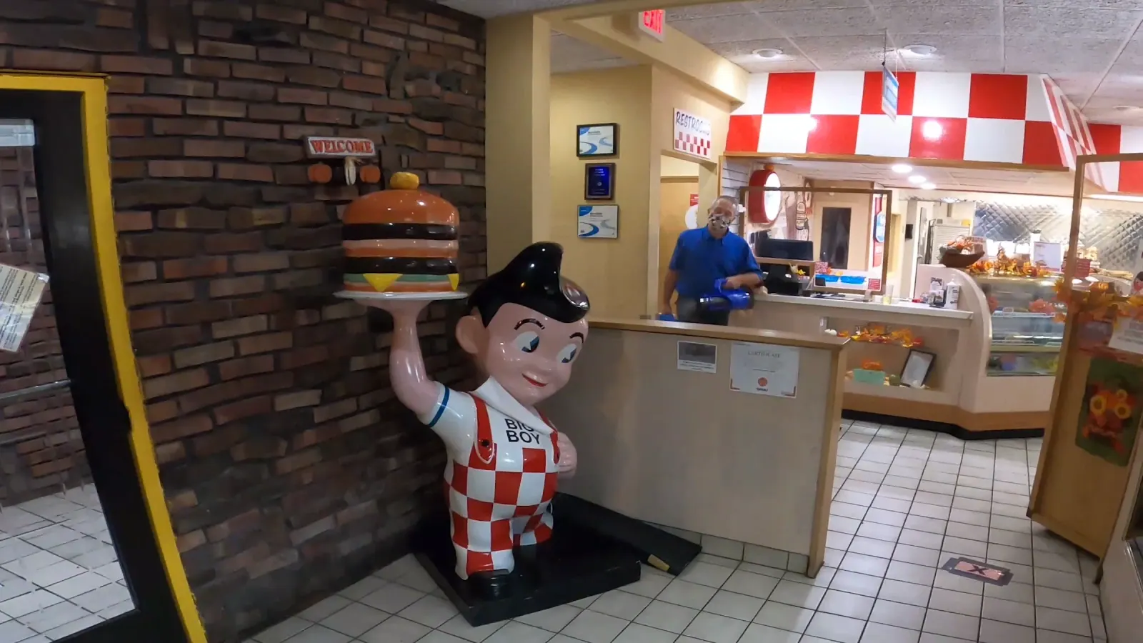 Chicago area restaurant dining room maintained on a SWAT cleaning program